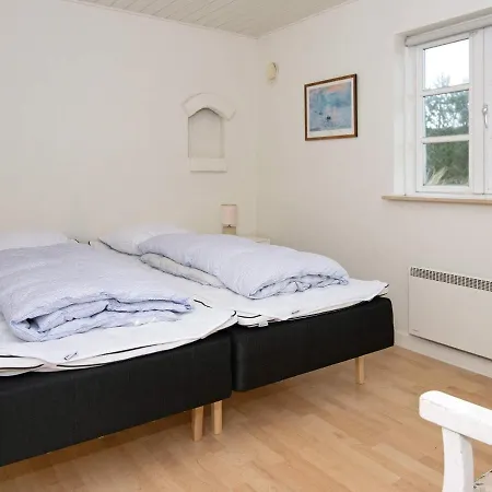 Five-bedroom Holiday In 15 *