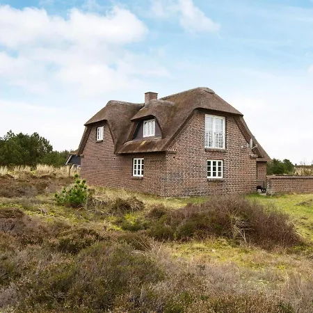 Five-bedroom Holiday In 15 Holiday home