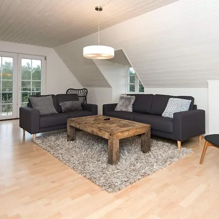 Five-bedroom Holiday In 15 Ferienhaus *