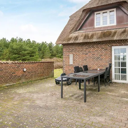 Five-bedroom Holiday In 15 Holiday home