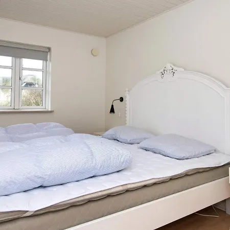 Five-bedroom Holiday In 15 * Blavand