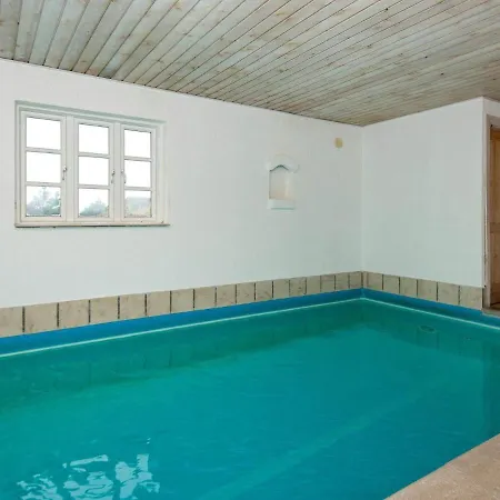 Five-bedroom Holiday In 15 Holiday home