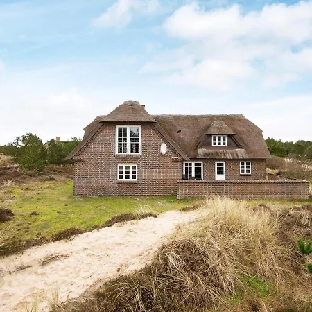 Five-bedroom Holiday In 15