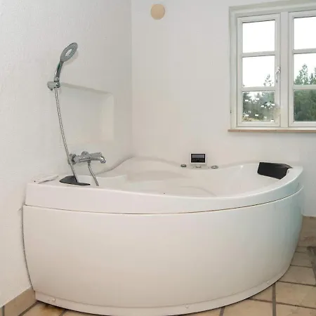 Five-bedroom Holiday In 15 Ferienhaus Blåvand
